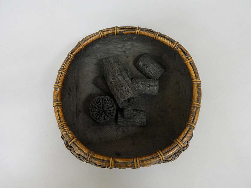 File:Charcoal basket Arania.jpg